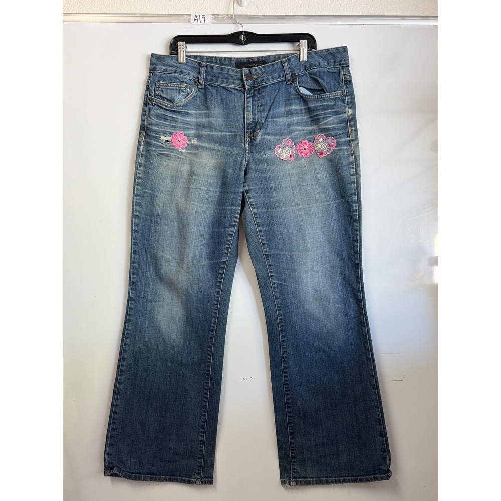 Calvin Klein Jeans Ultimate Bootcut Medium Wash Embroidered Floral Hearts 33/16